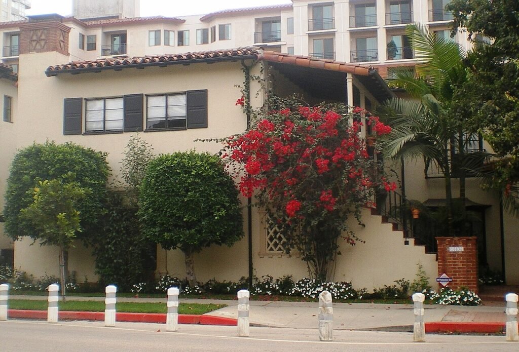 Courtyard Apartment Complex (10836 Lindbrook)