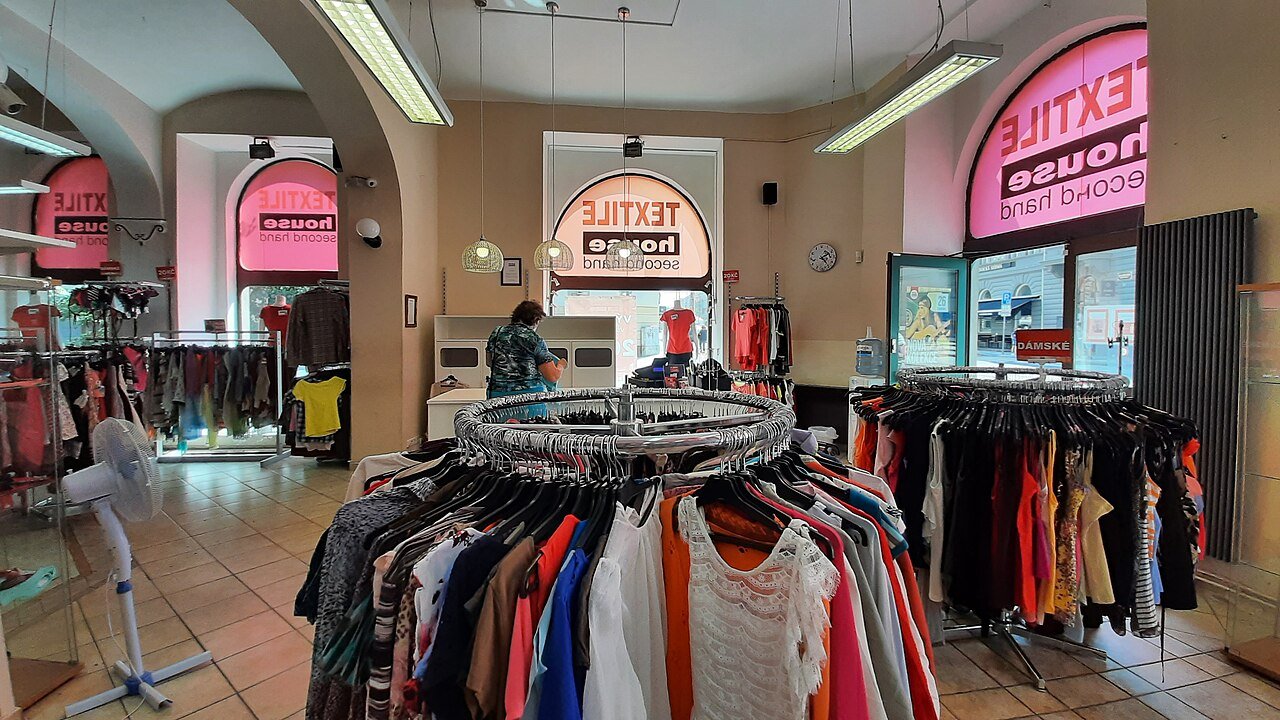 Second hand clothing shop Textile house in Prague