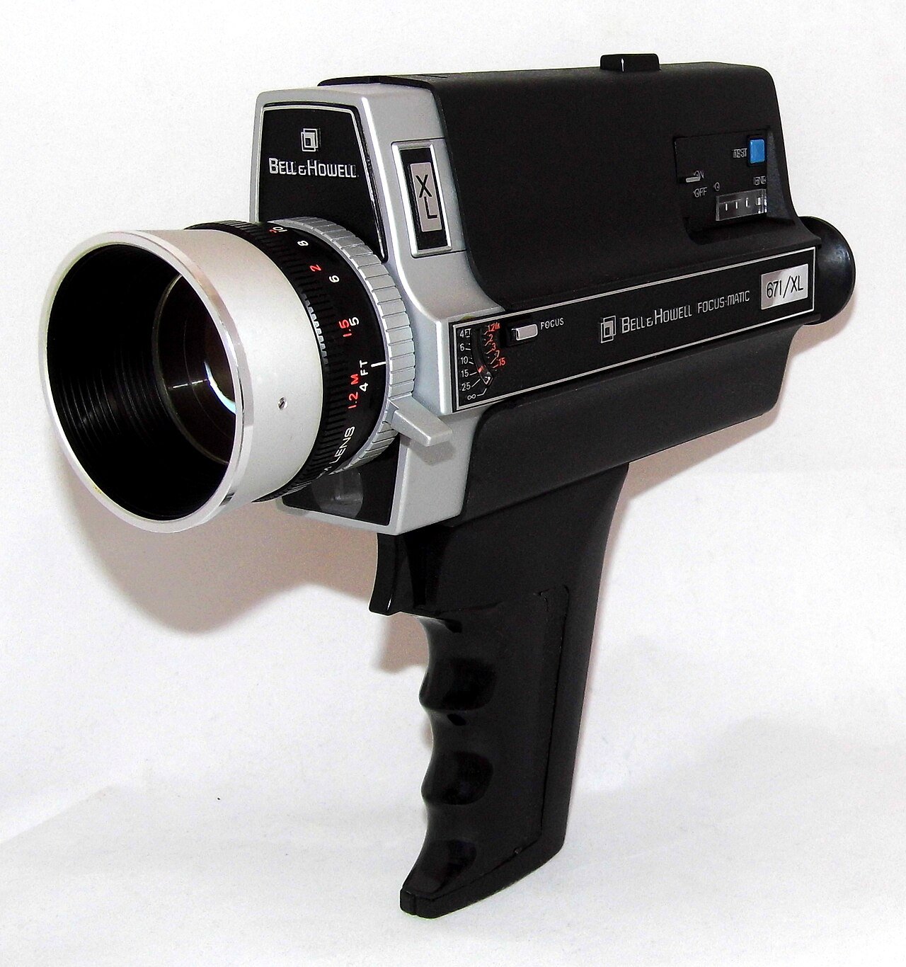 Vintage Bell & Howell Focus-Matic 671 XL Super 8 Zoom Movie Camera, Made In Japan, Circa 1973 (27938881080)