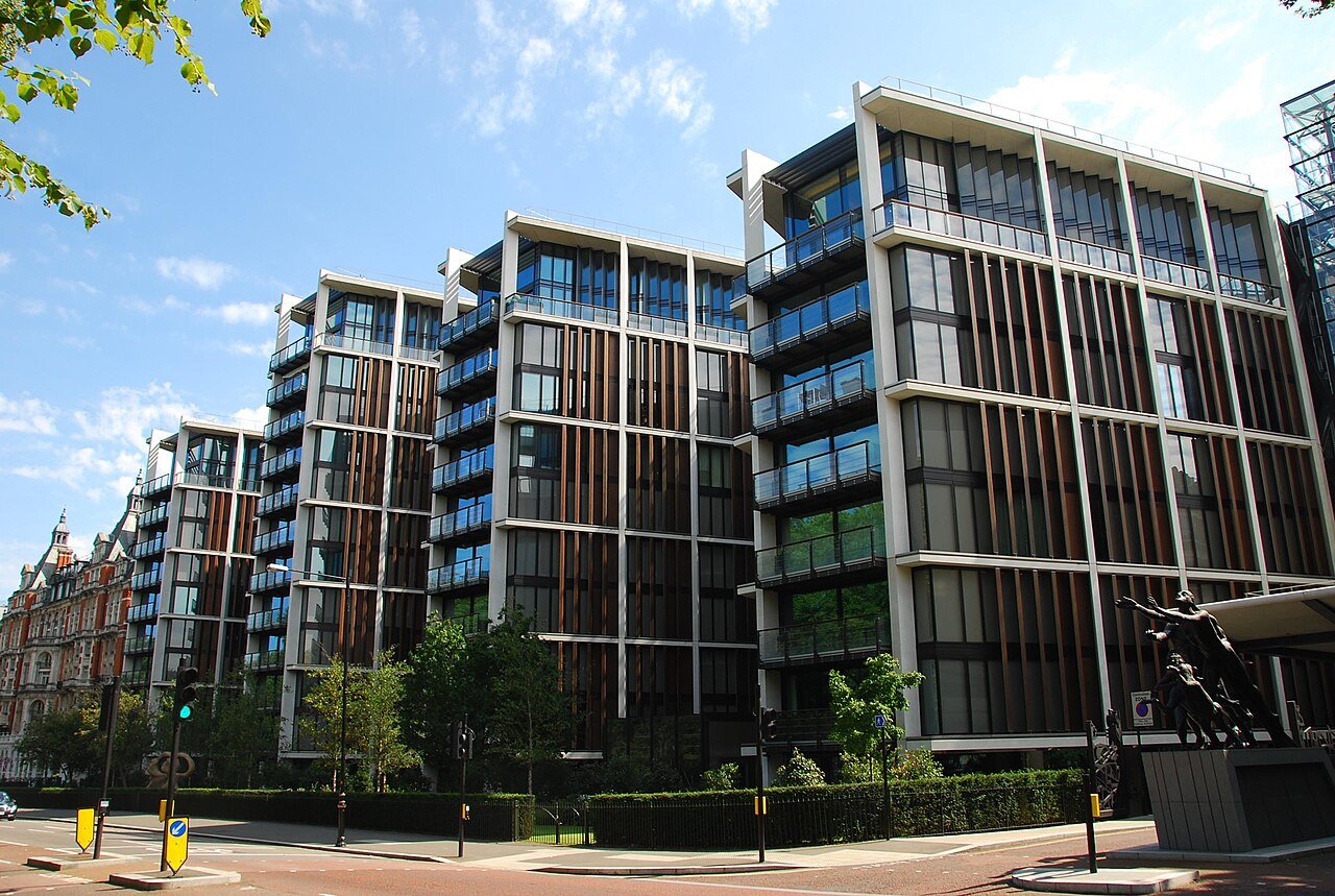 Luxury high-rise apartments overlooking Hyde Park in London, the setting explored in is The Heights by Ian Rankin worth reading